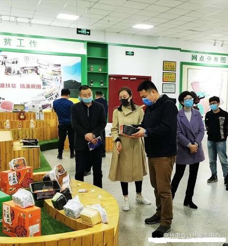 通過(guò)參觀運(yùn)營(yíng)中心,調(diào)研人員對(duì)原州區(qū)鄉(xiāng)鎮(zhèn)農(nóng)特產(chǎn)品,初級(jí)農(nóng)產(chǎn)品網(wǎng)上銷售